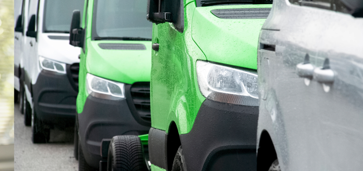 Ряд служебных автомобилей малого и среднего бизнеса